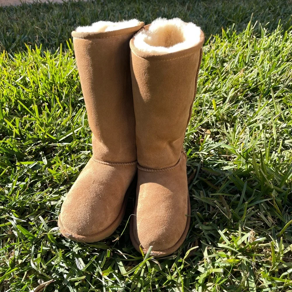 UGG Classic Tall chestnut Size 5 womens winter boots cozy and warm